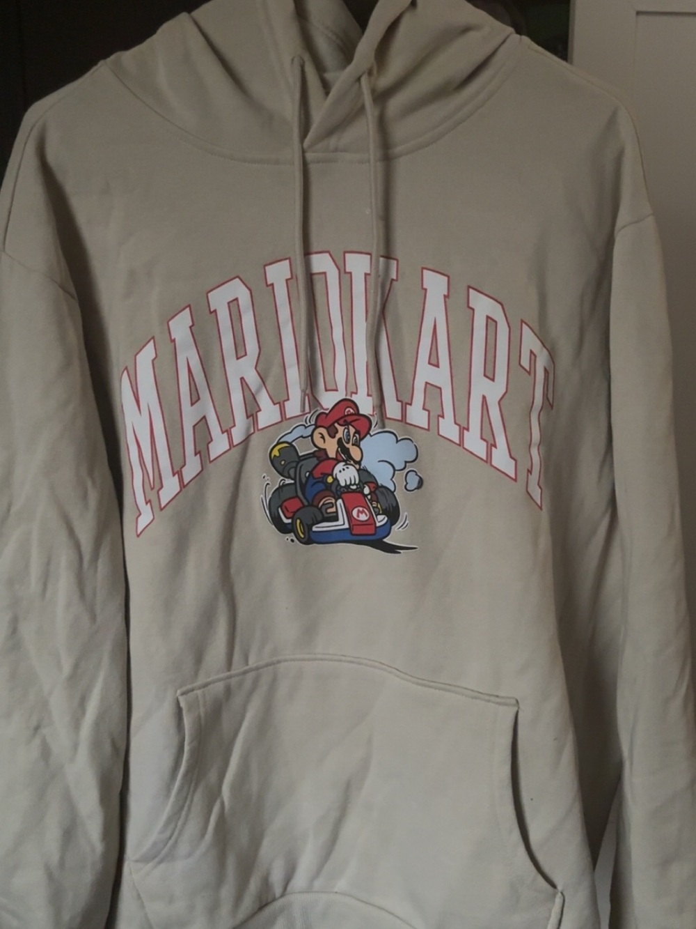Mario Kart Hoodie – XL Oatmeal

Beige/oatmeal pullover hoodie with arched “MARIO